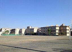 [周辺] 千葉市立土気南中学校 徒歩5分。 370m