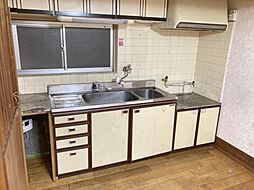 [キッチン] 収納がたくさんで使いやすいキッチン。いくつもの料理を同時に作ったり、洗い物がしやすいです。