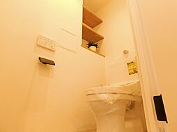 [トイレ] 【トイレ】快適にお使いいただける温水洗浄便座付きです。