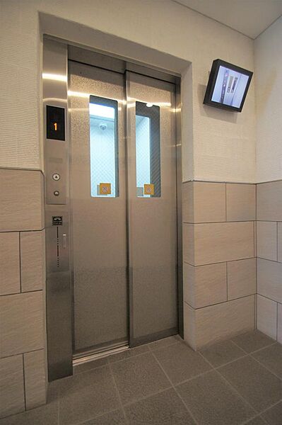 画像28:防犯性の高いモニター付エレベーターがあります。