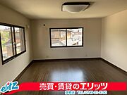 二面採光を取り入れており明るい雰囲気の部屋です。