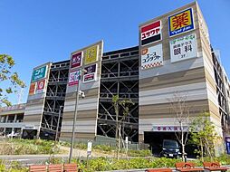 [周辺] アピタ横浜綱島店まで127m 「アピタフードマーケット」では食生活の情報発信とともに、弁当や総菜など簡単・便利に食べられる商品を提供。