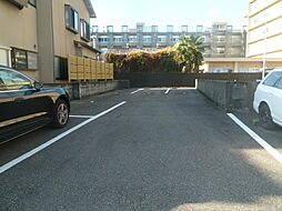 医学部横駐車場