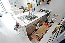 [キッチン] コンパクトなキッチンで掃除もラクラク