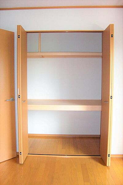 画像24:クローゼット。各室収納で収納スペースも充実。