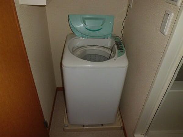 画像7:全自動洗濯機。
