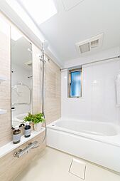 [風呂] 浴室/窓があり換気のしやすいユニットバス。浴室乾燥機・追い炊き機能付