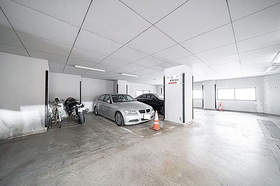 敷地内駐車場　...