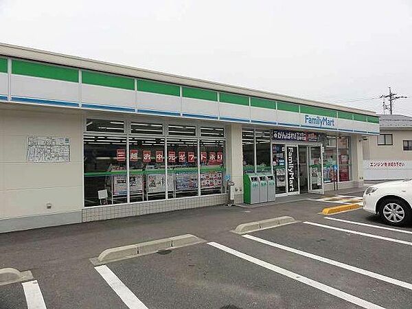 周辺：ファミリーマート郡家宮谷店668m