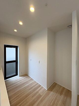 キッチン背面に...