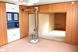 もみじ台西5丁目 5SLDKのリビング/ダイニング