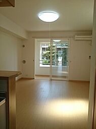 ソレアードIII 104 1階ワンルームのリビング/ダイニング