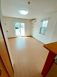 ブリッジ・ヒルズ　I 103 1階1Kのリビング/ダイニング