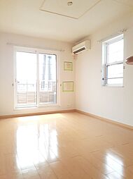 フィオ−レＫ＆Ｍ・III 204 2階2LDKのリビング/ダイニング