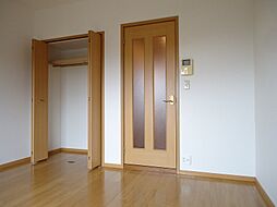 マーヴェラス・ヴュー 206 2階1Kのリビング/ダイニング