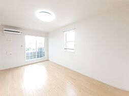 ウラヌス 201 2階1LDKのリビング/ダイニング