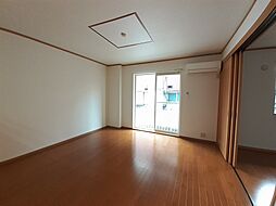 ジュネス・シック 101 1階2LDKのリビング/ダイニング