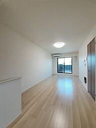 エヴァファースト 205 2階1LDKのリビング/ダイニング