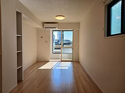 ウエスタン・ヴィラ　III 101 1階1LDKのリビング/ダイニング