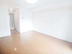 サン・ローレル 103 1階ワンルームのリビング/ダイニング