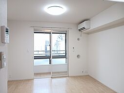 コンフォーティア 204 2階1LDKのリビング/ダイニング