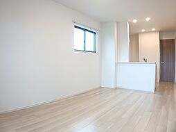 Ｏｎｅ　Ｔｈｏｕｓａｎｄ　II 204 2階2LDKのリビング/ダイニング