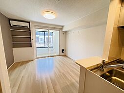 ウィンズ・ウエスト　II 104 1階ワンルームのリビング/ダイニング