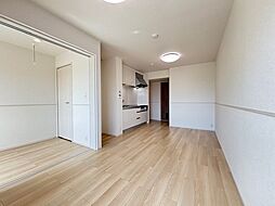 ファミーリエ 203 2階1LDKのリビング/ダイニング