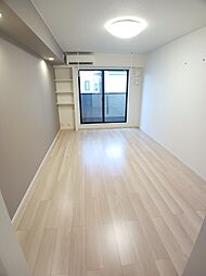 モーダ・フジ 205 2階1Kのリビング/ダイニング