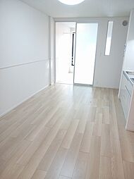 リトルガーデン 102 1階1LDKのリビング/ダイニング