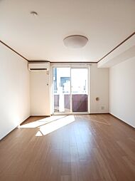 トレジャーガーデンII 102 1階ワンルームのリビング/ダイニング