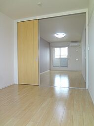 スモールウッズタウンＴＯＭＯIII 203 2階1LDKのリビング/ダイニング