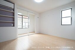 リズブラン　モーム 105 1階ワンルームのリビング/ダイニング