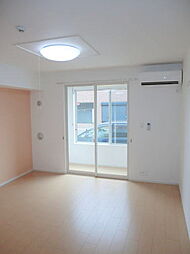 マリ−ズ　レジデンス 102 1階ワンルームのリビング/ダイニング