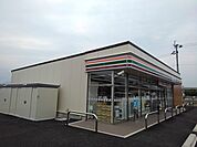 【コンビニエンスストア】セブンイレブン西都右松店まで850ｍ
