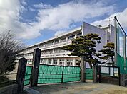 【小学校】石巻市立渡波小学校まで700ｍ