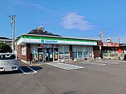 【コンビニエンスストア】ファミリーマート　賀来店まで750ｍ