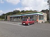 【コンビニエンスストア】ファミリーマート東員町鳥取店まで1000ｍ