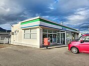 【コンビニエンスストア】ファミリーマート白石インター店まで300ｍ