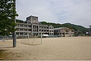 【小学校】中通小学校まで100ｍ