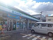 【コンビニエンスストア】ファミリーマート様まで800ｍ