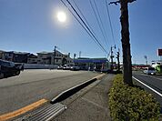 【コンビニエンスストア】ローソン 高知鴨部店まで500ｍ