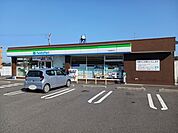【コンビニエンスストア】ファミリーマート　甲西梅影町店まで400ｍ
