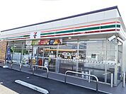 【コンビニエンスストア】セブンイレブン北本深井1丁目店まで110ｍ