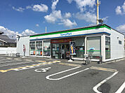 【コンビニエンスストア】ファミリーマート 高田市場店まで800ｍ