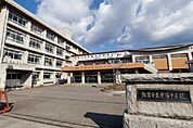 【中学校】粟野中学校まで950ｍ