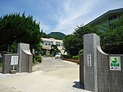 【小学校】勝山小学校まで900ｍ