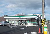 【コンビニエンスストア】ファミリーマート下堀店まで240ｍ