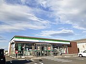 【コンビニエンスストア】ファミリーマート古川鶴ヶ埣店まで550ｍ