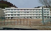 【中学校】川俣町立川俣中学校まで1500ｍ